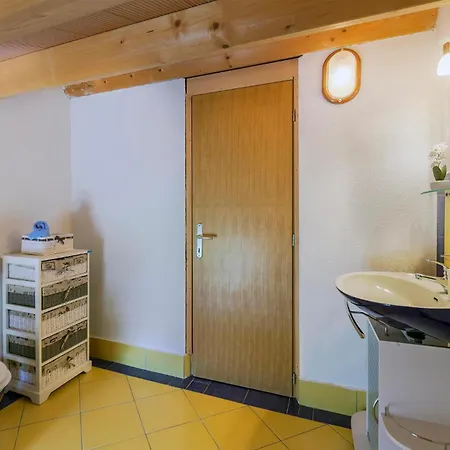 Сasa de vacaciones Four-bedroom With Sea View 08 *