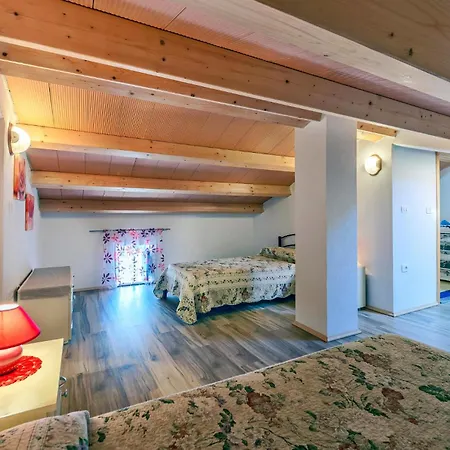 Сasa de vacaciones Four-bedroom With Sea View 08 *