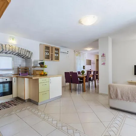 Four-bedroom With Sea View 08 Сasa de vacaciones *